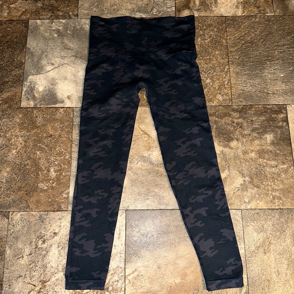 Spanx Camo Leggings Size XL